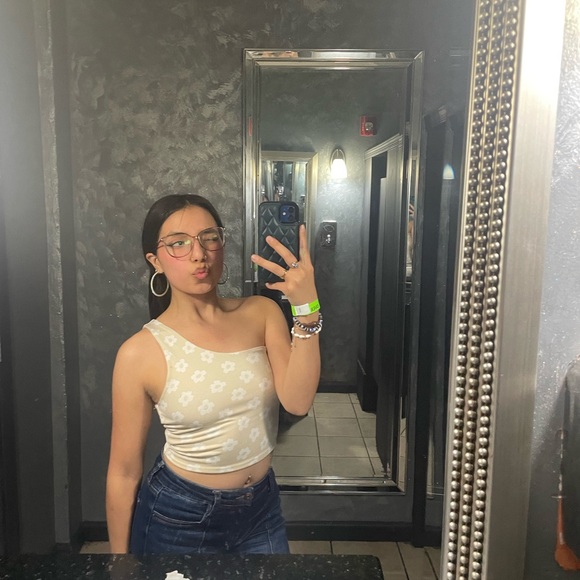 Meet your Posher, Brenda - Picture 7 of 7